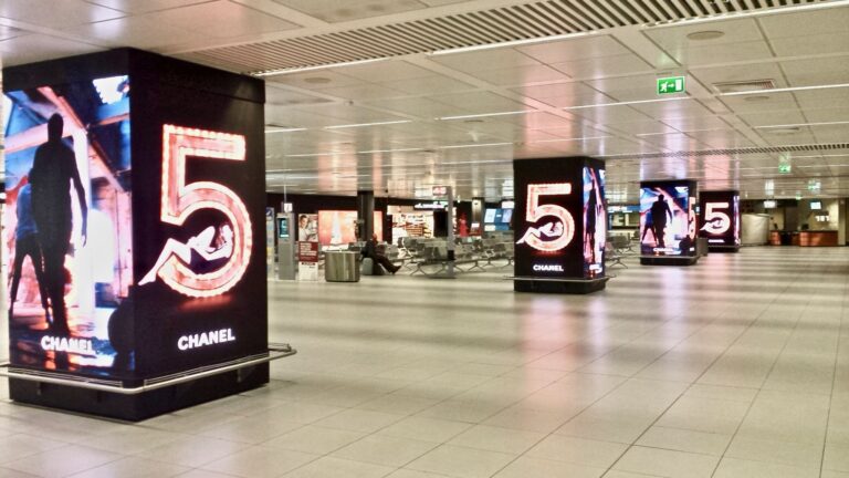 4-sided led pillars airport