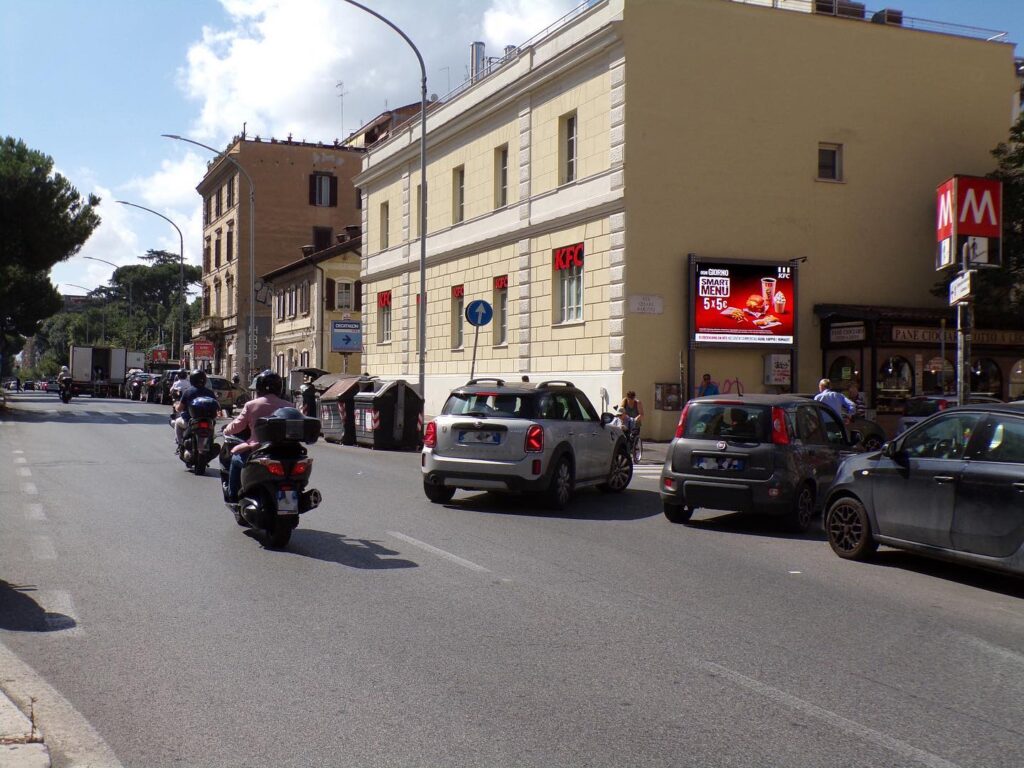 roadside 3  x 2 m led display in Rome