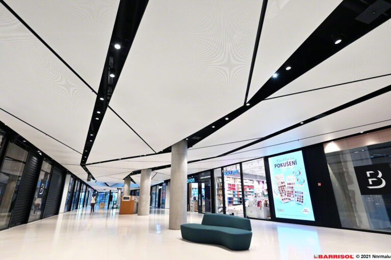 3.9 mm indoor led wall for shipping mall gallery