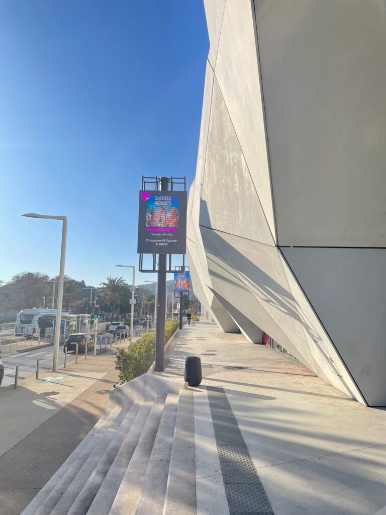 cineum cannes 2.9 mm outdoor led displays