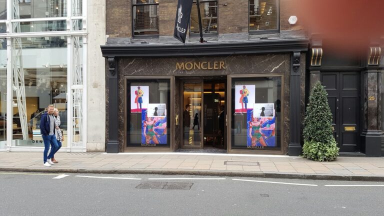 led screen temporary store window