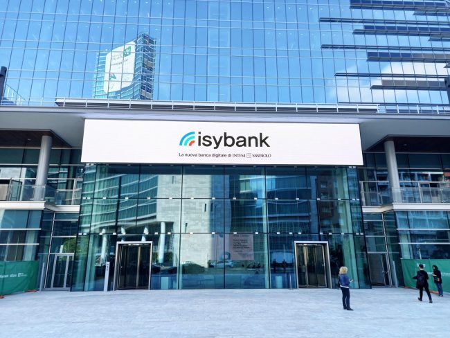 Isybank LedWall green 97 mq in GIOIA 22