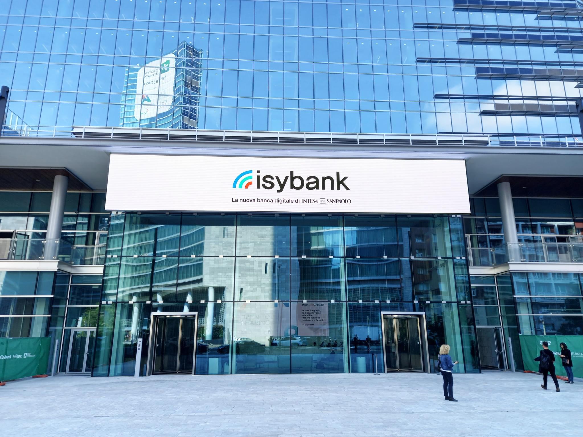 Isybank LedWall green 97 mq in GIOIA 22