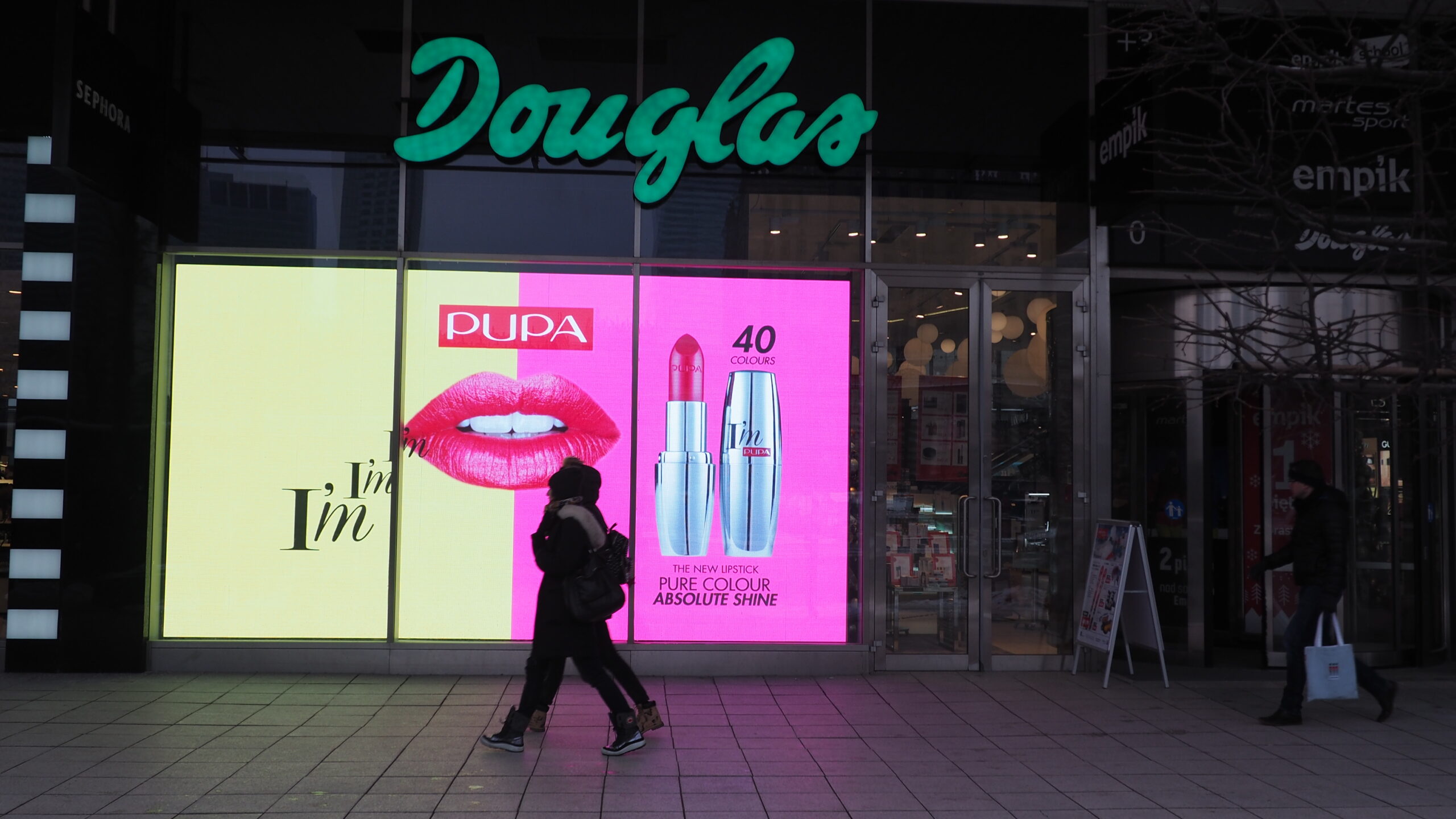 douglas store window Warsaw