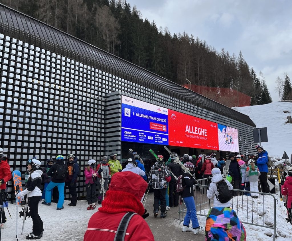 Led alleghe pezze cabinovia stazione valle lago copia