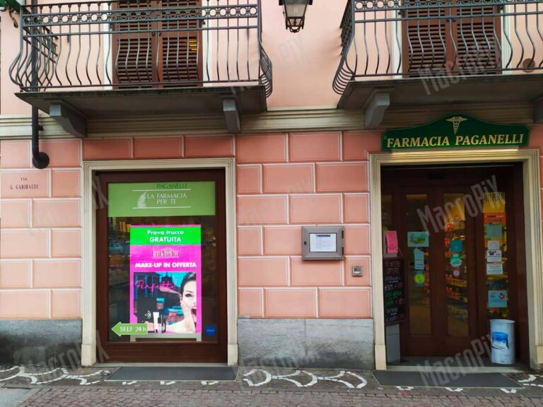 Schermi a led per vetrina farmacia | Paganelli