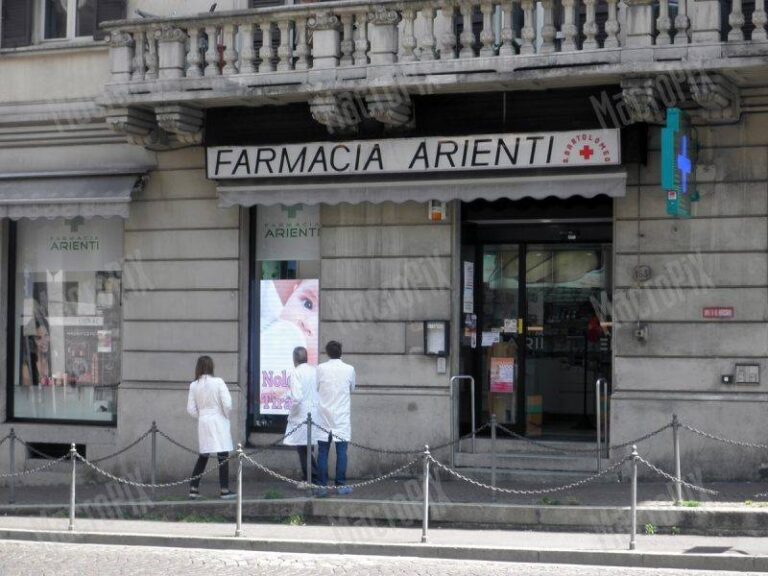monitor pubblicitario farmacia