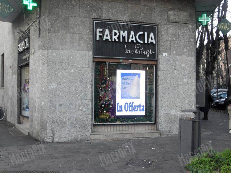 schermo vetrina farmacia