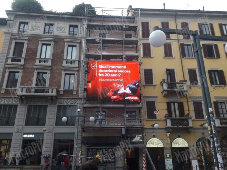 Schermo a led su impalcatura alle Colonne San Lorenzo