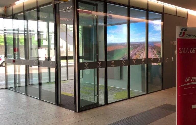 led display train station