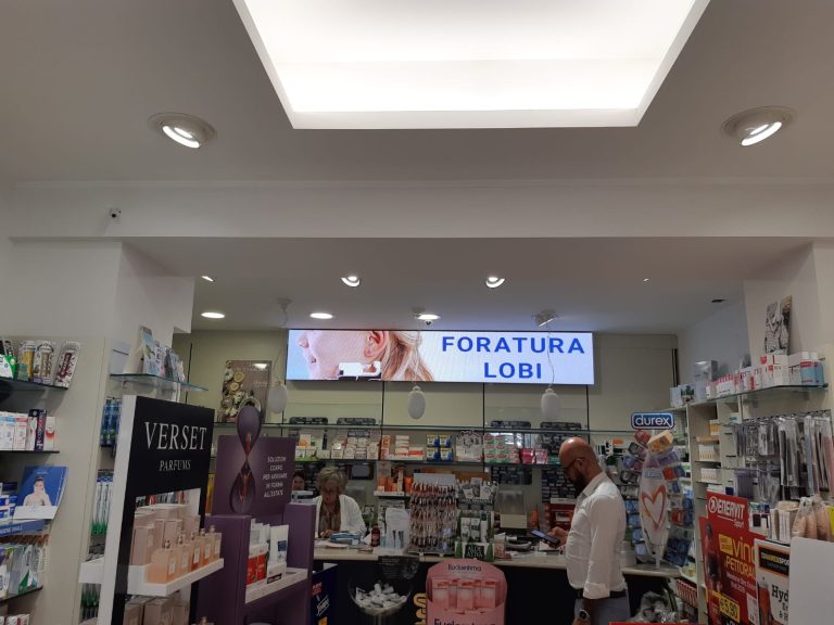 LedWall da interno retrocassa farmacia