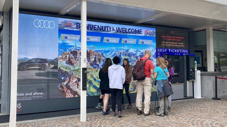 led screen ski resort for slope maps